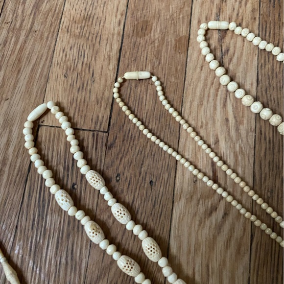 Vintage 1960s Bone Necklaces and Clip Earring Bundle - Picture 8 of 9